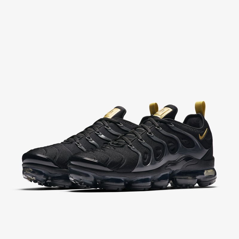 Black and rose gold vapormax online